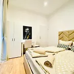 Amazing Gem 4-Br Retreat Breathtaking City Views