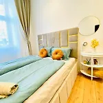 Amazing Gem 4-Br Retreat Breathtaking City Views
